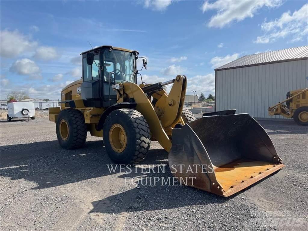 CAT 938M Pale gommate