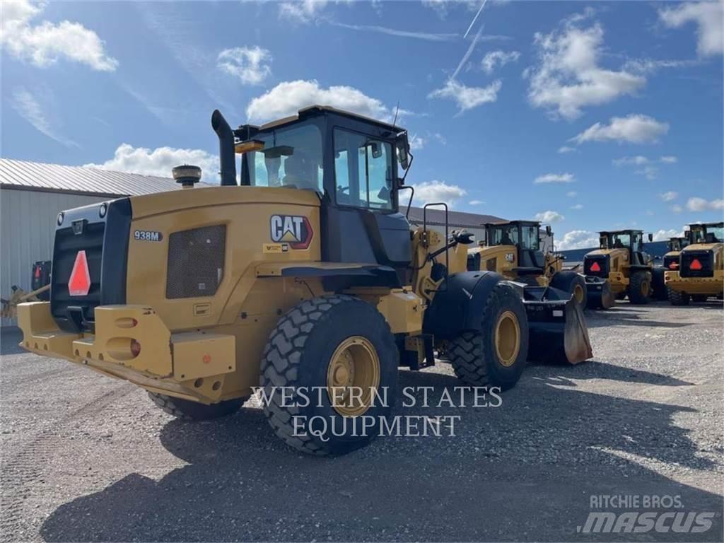 CAT 938M Pale gommate