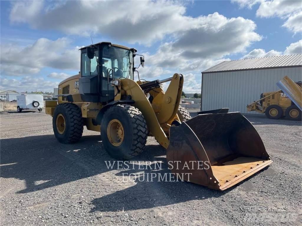 CAT 938M Pale gommate