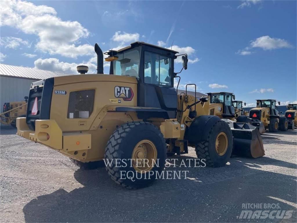 CAT 938M Pale gommate