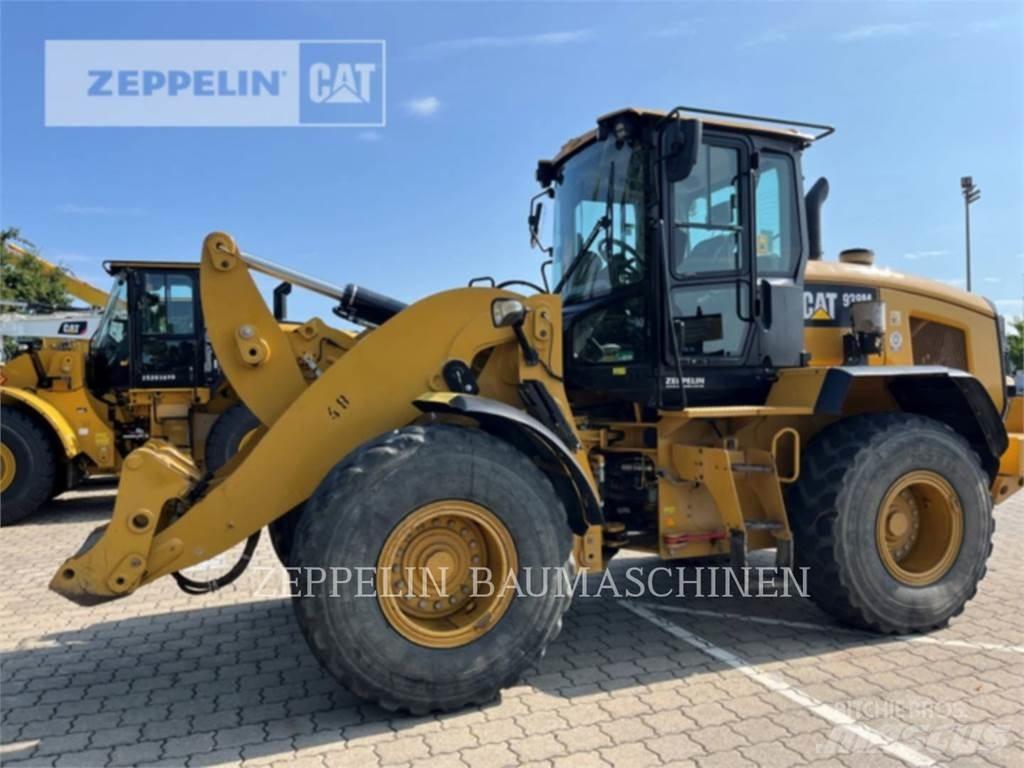 CAT 938M Pale gommate