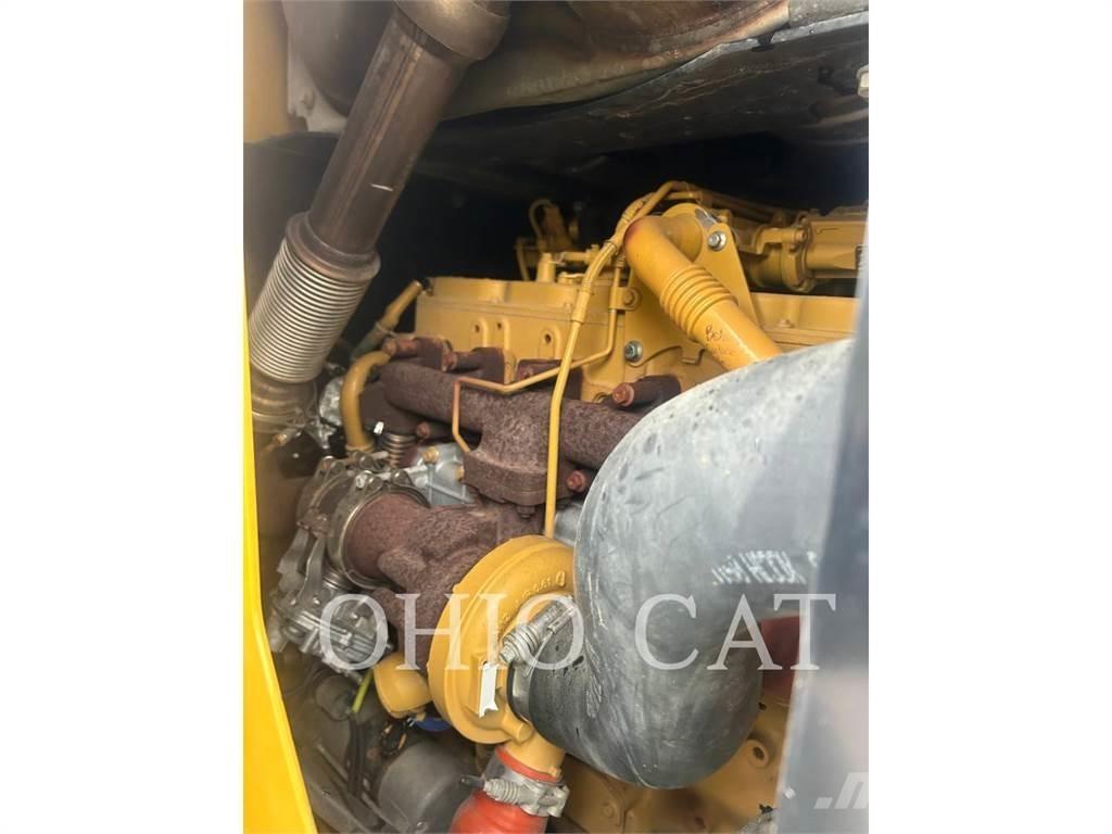 CAT 938M Pale gommate