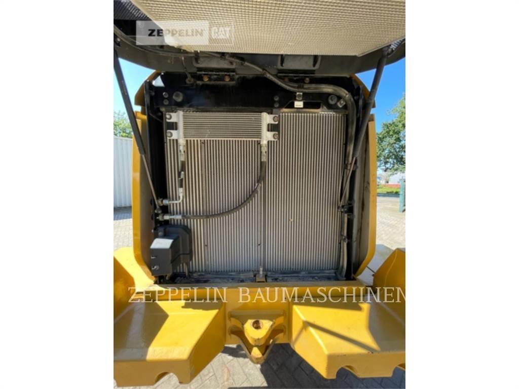 CAT 938M Pale gommate