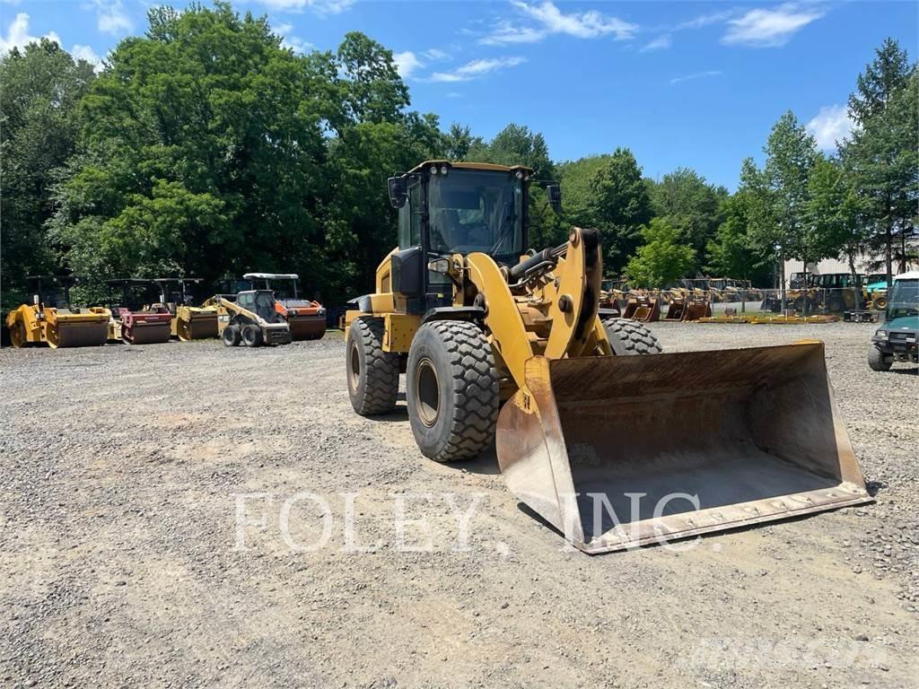 CAT 938M Pale gommate