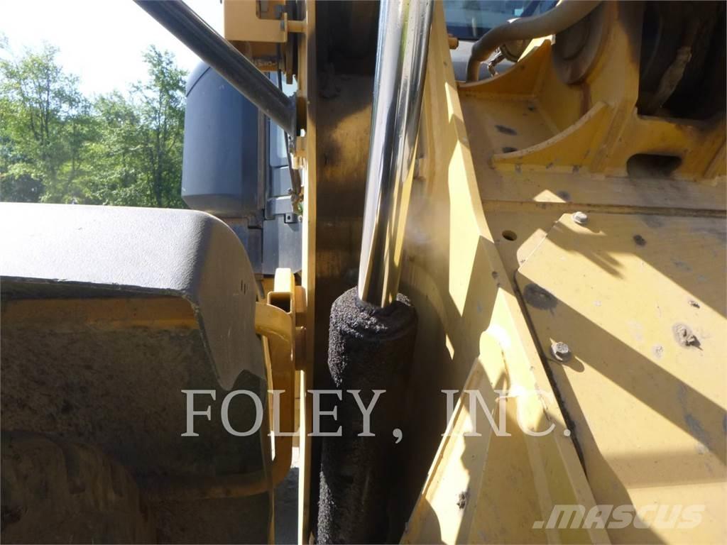 CAT 938M Pale gommate