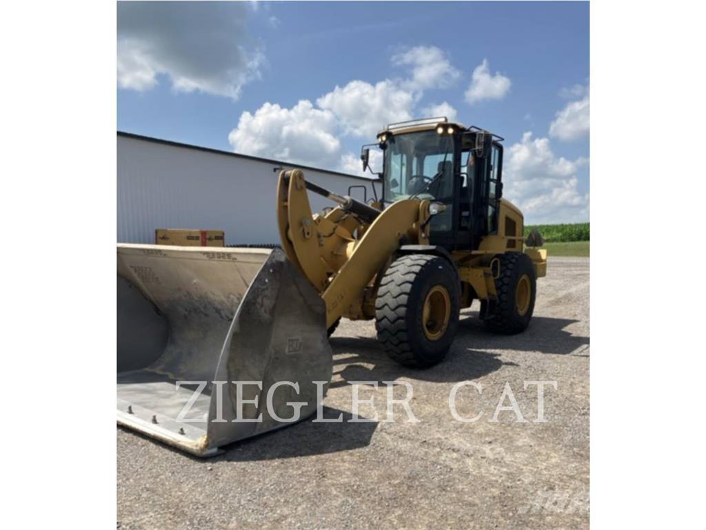 CAT 938M Pale gommate