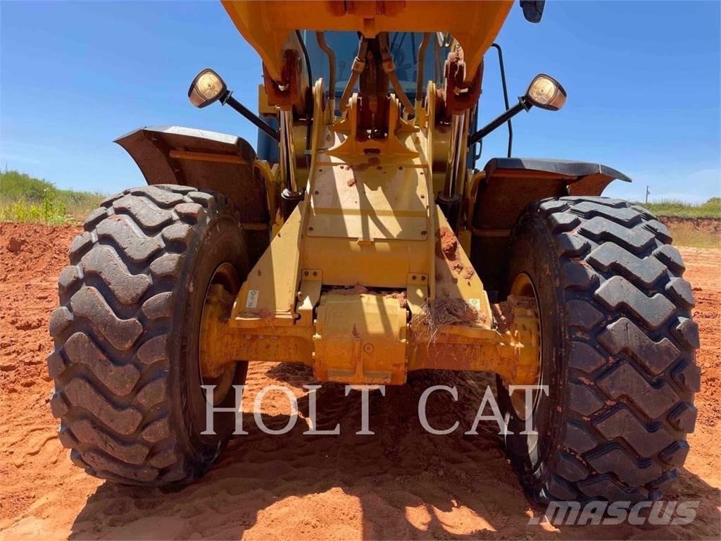 CAT 938M Pale gommate
