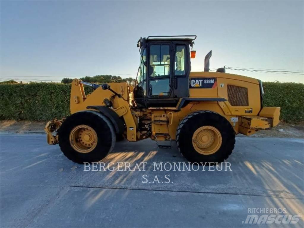 CAT 938M Pale gommate