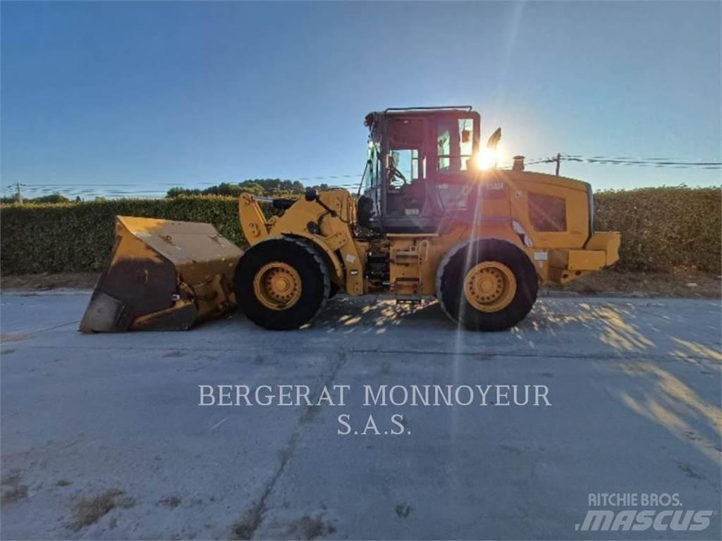 CAT 938M Pale gommate