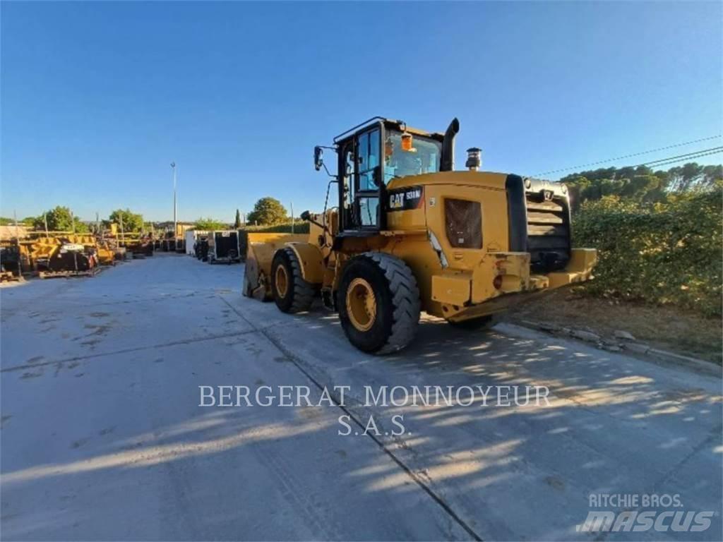 CAT 938M Pale gommate