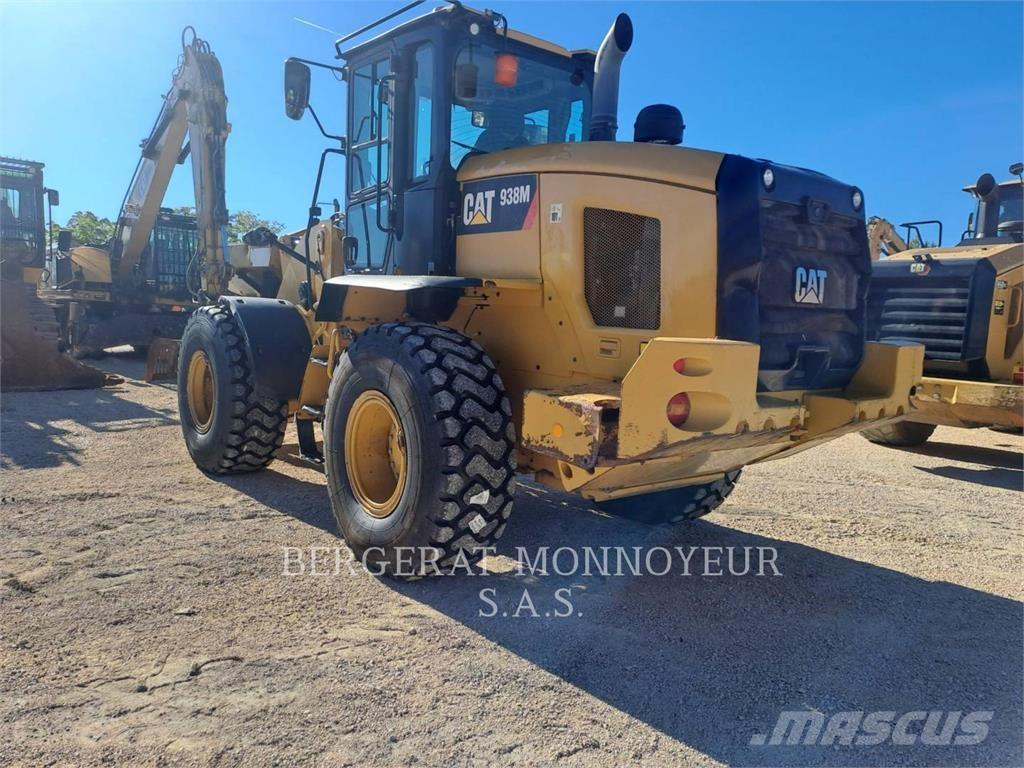 CAT 938M Pale gommate