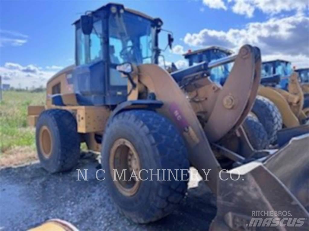 CAT 938M Pale gommate