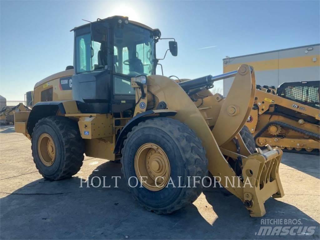 CAT 938M Pale gommate