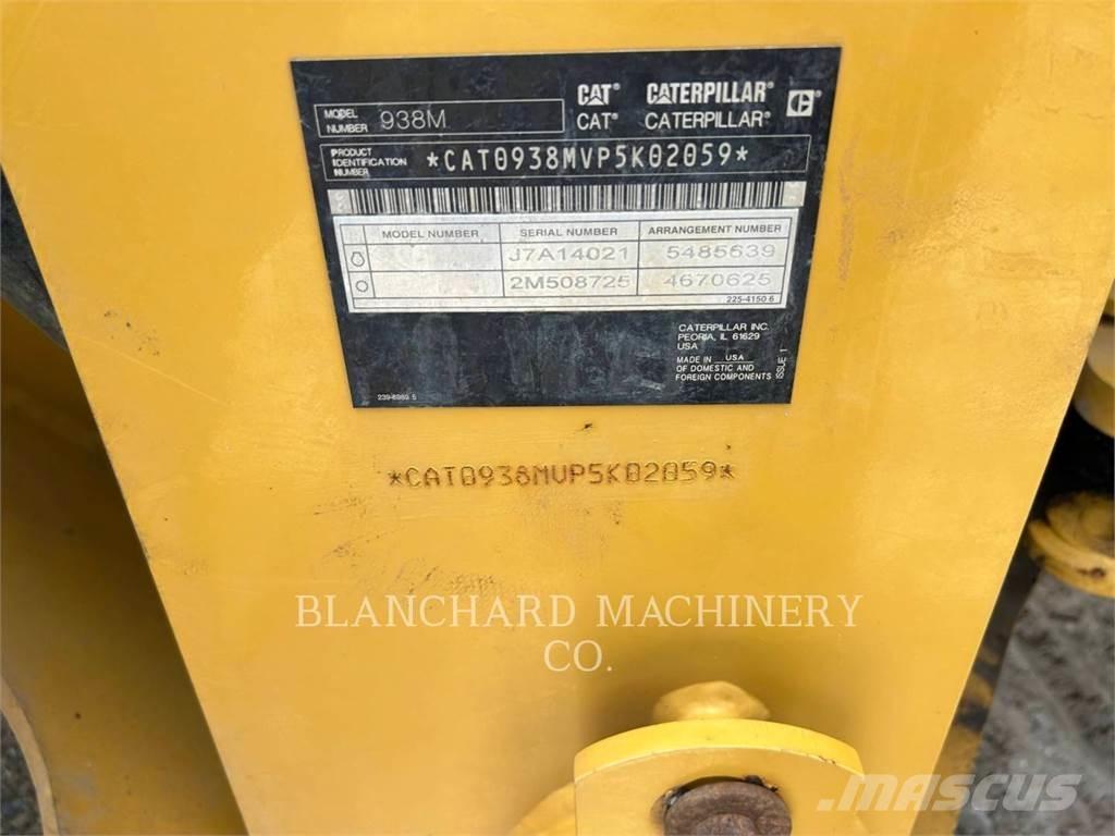 CAT 938M Pale gommate