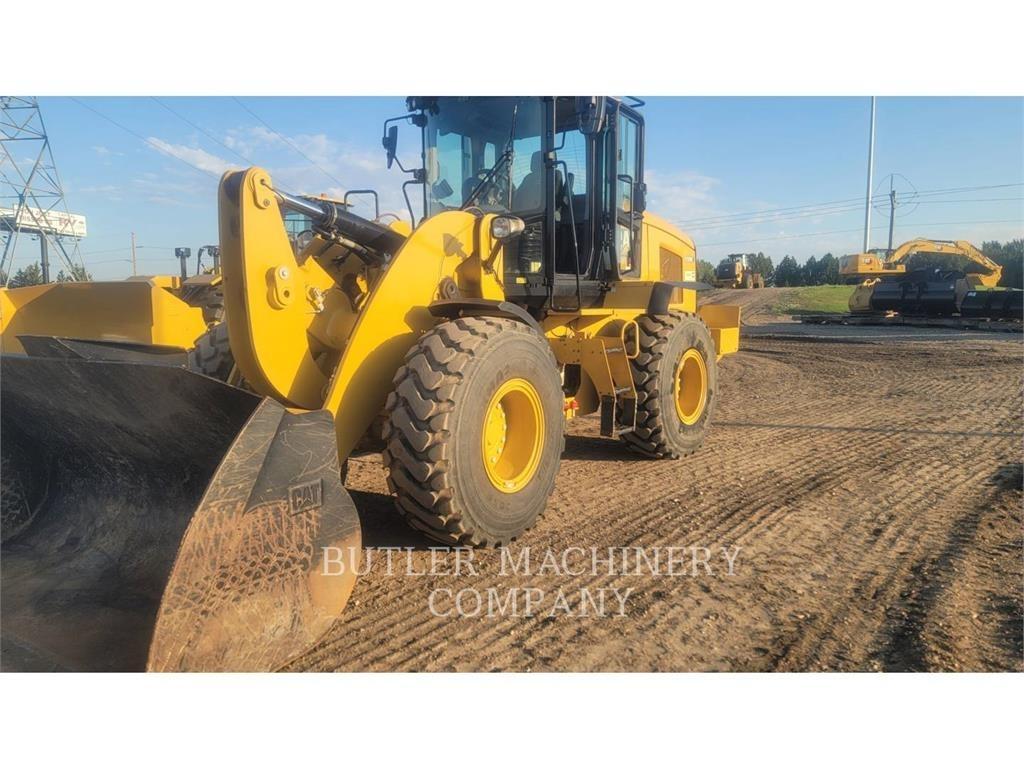 CAT 938M Pale gommate