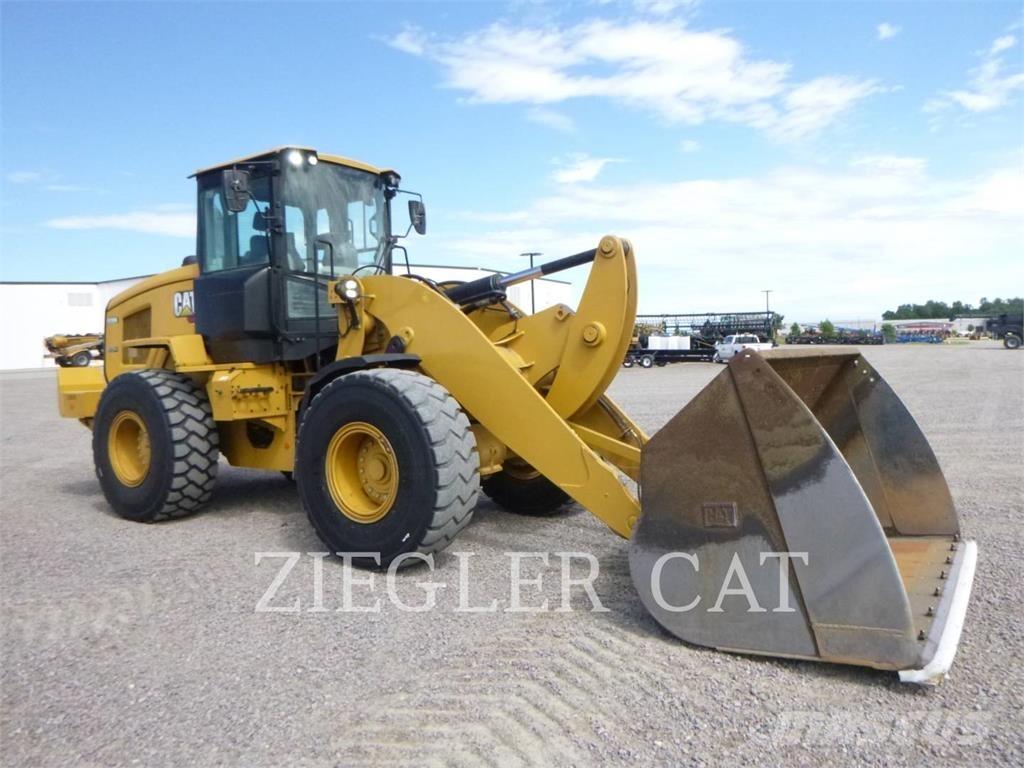 CAT 938M Pale gommate