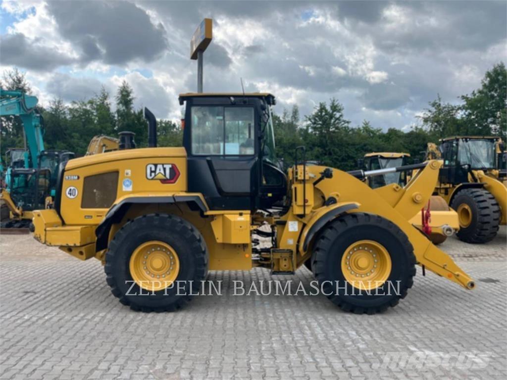 CAT 938M Pale gommate