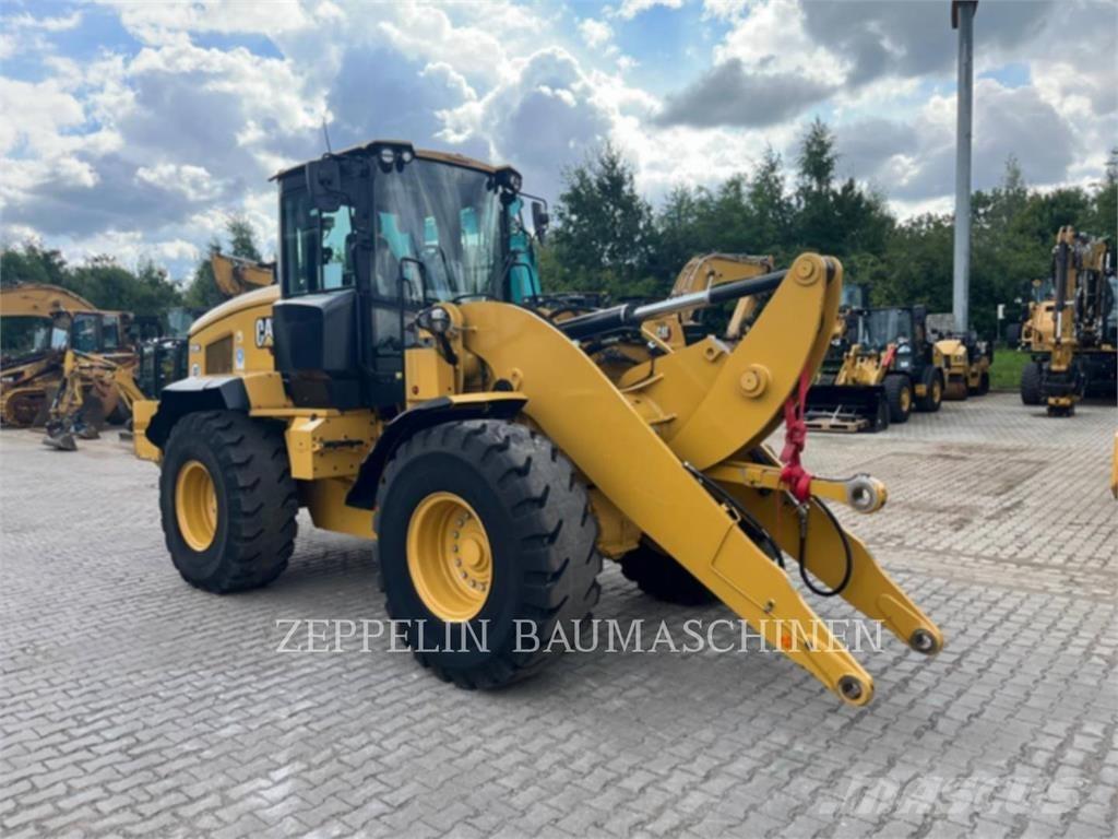 CAT 938M Pale gommate
