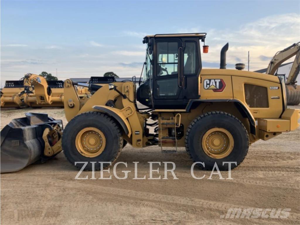 CAT 938M Pale gommate