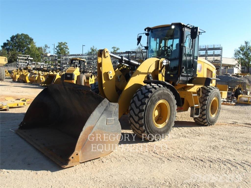 CAT 938M Pale gommate