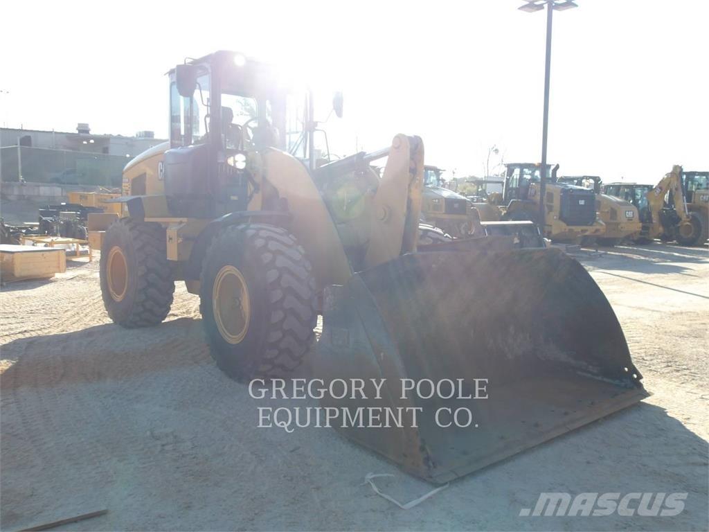 CAT 938M Pale gommate