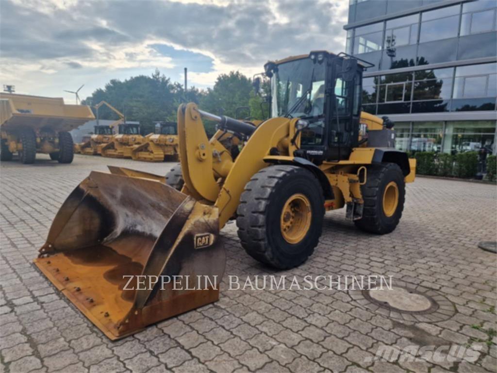 CAT 938M Pale gommate