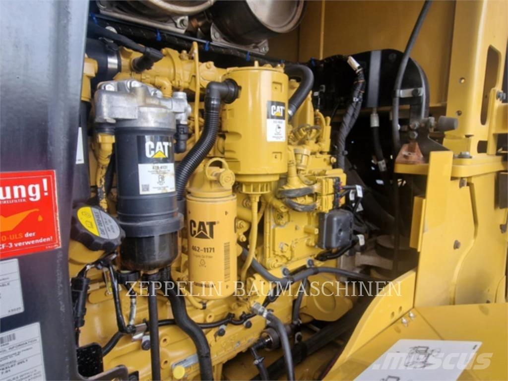 CAT 938M Pale gommate