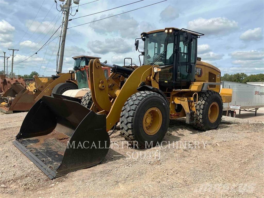 CAT 938M Pale gommate
