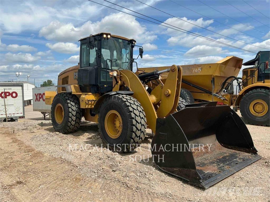 CAT 938M Pale gommate