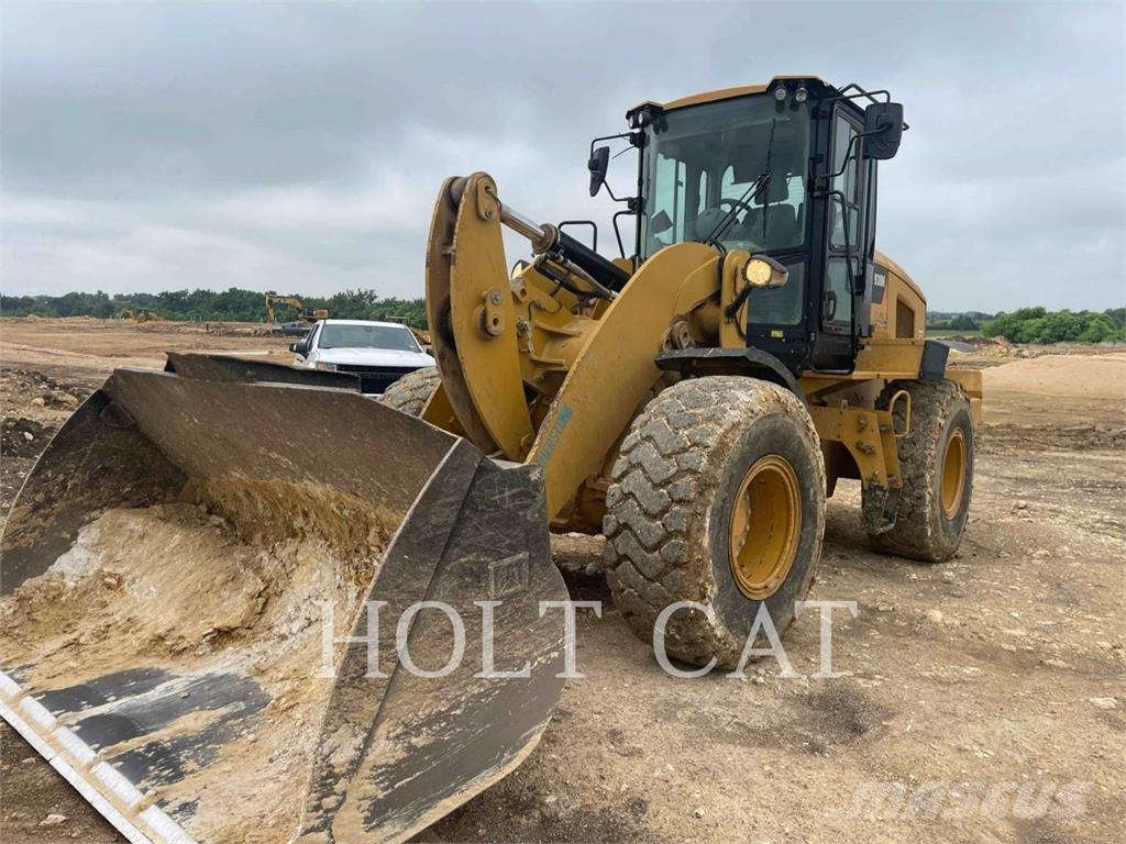 CAT 938M Pale gommate