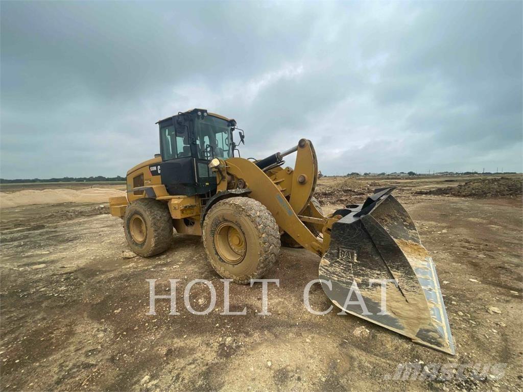 CAT 938M Pale gommate