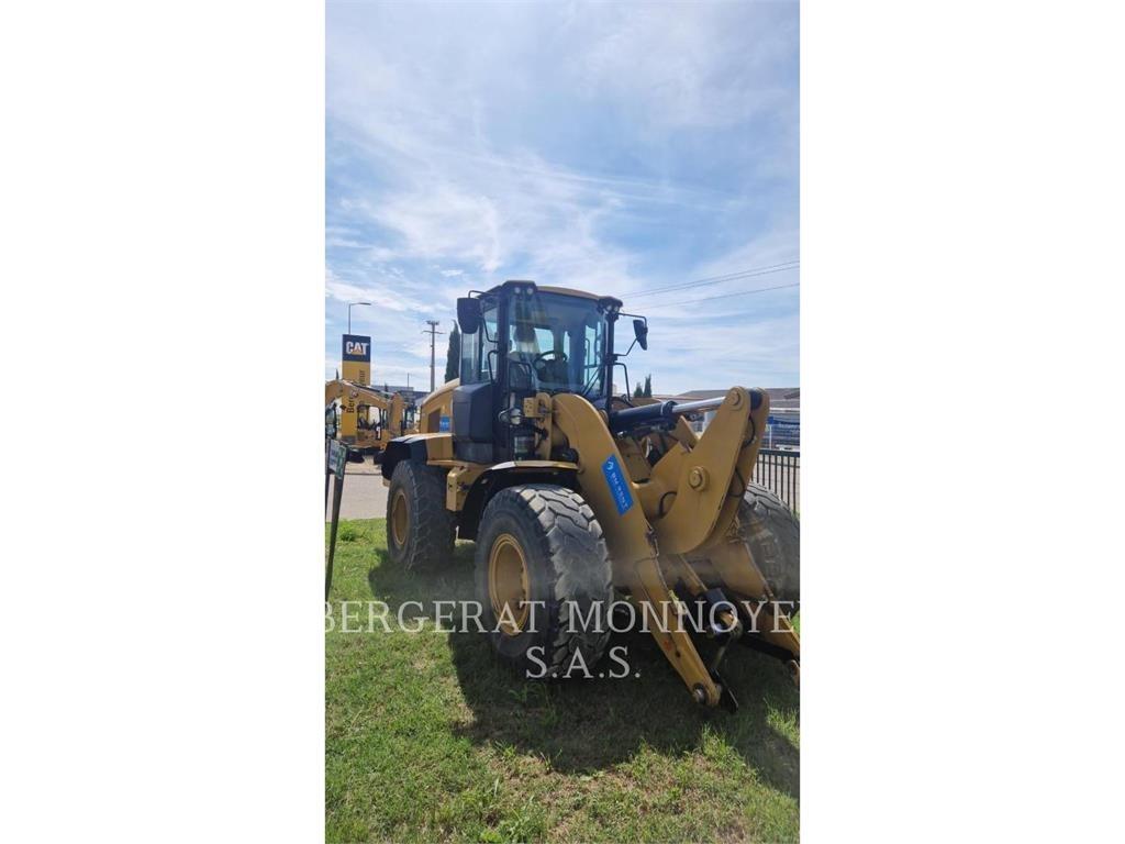 CAT 938M Pale gommate