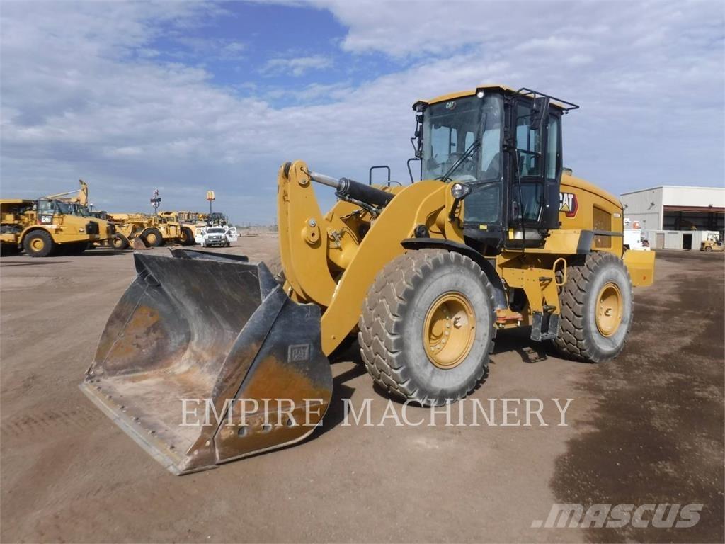 CAT 938M Pale gommate