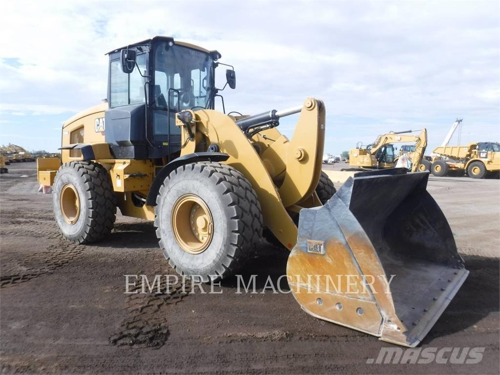 CAT 938M Pale gommate