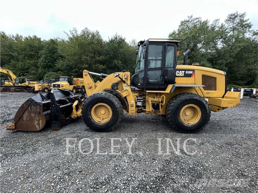 CAT 938M Pale gommate