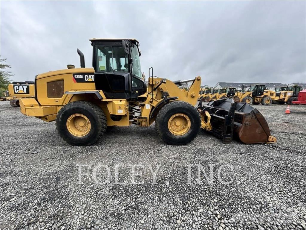 CAT 938M Pale gommate