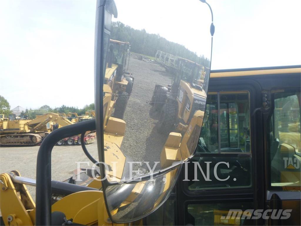 CAT 938M Pale gommate