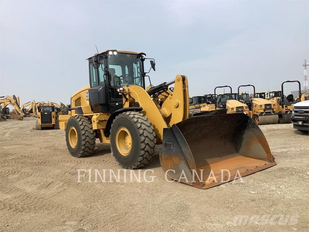CAT 938M Pale gommate