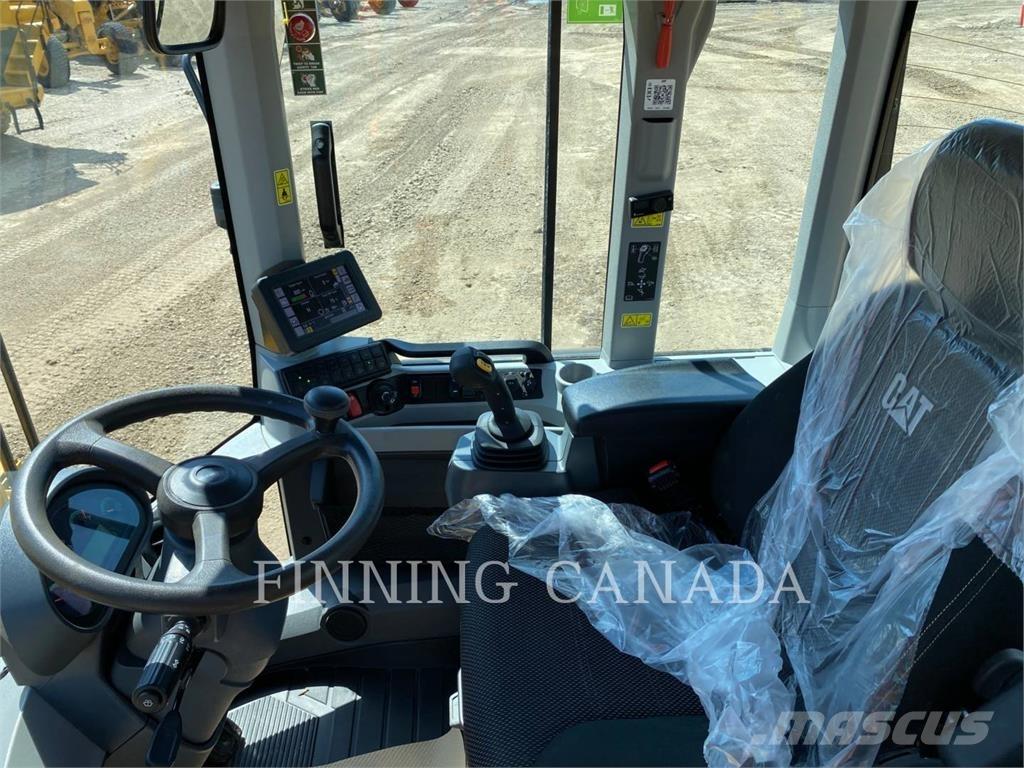 CAT 938M Pale gommate