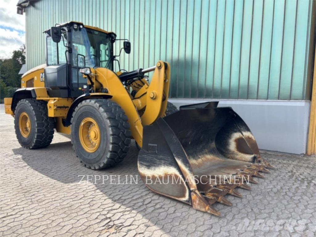 CAT 938M Pale gommate