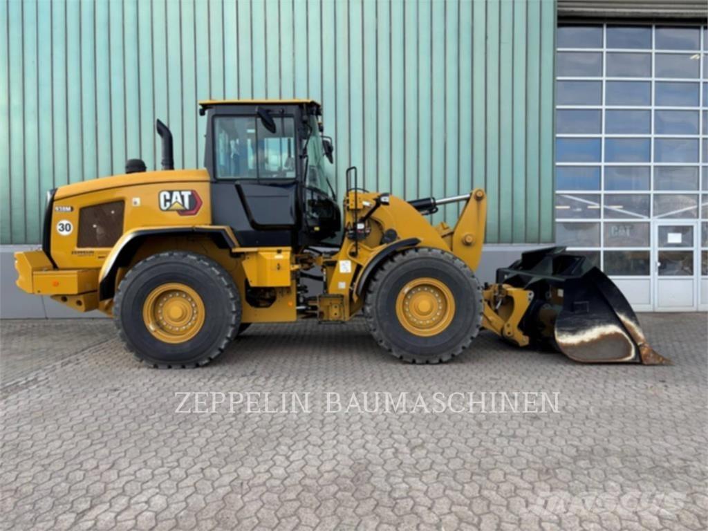 CAT 938M Pale gommate