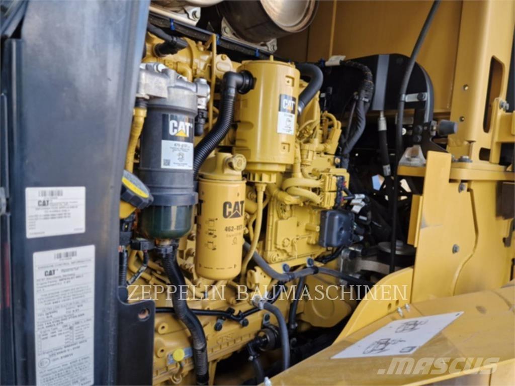 CAT 938M Pale gommate