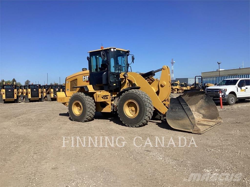 CAT 938M Pale gommate