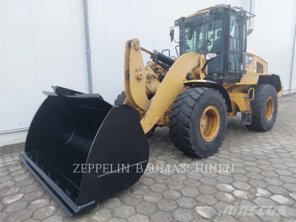 CAT 938M Pale gommate