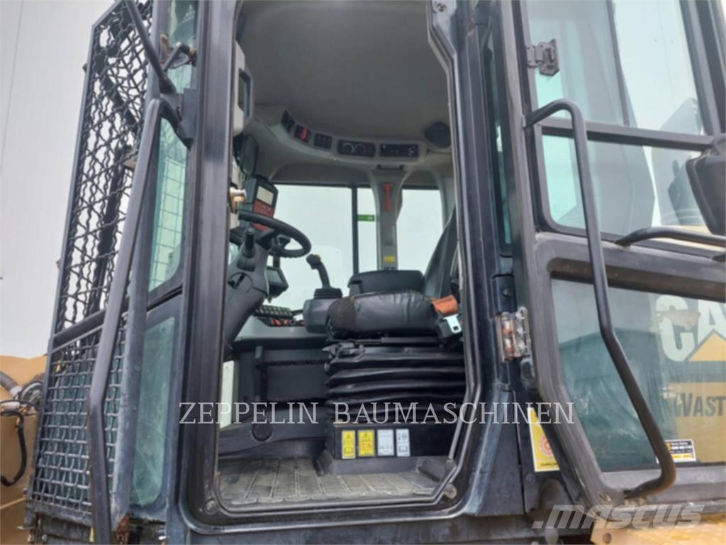 CAT 938M Pale gommate