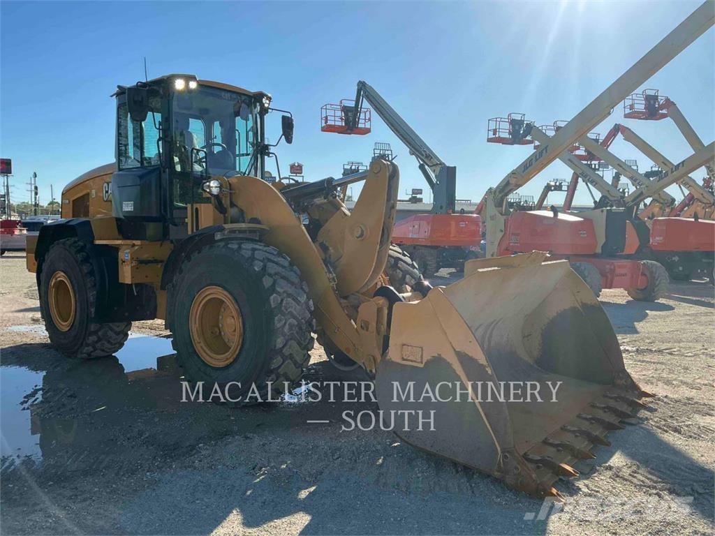 CAT 938M Pale gommate