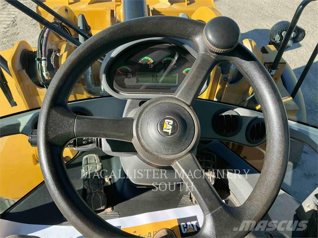 CAT 938M Pale gommate