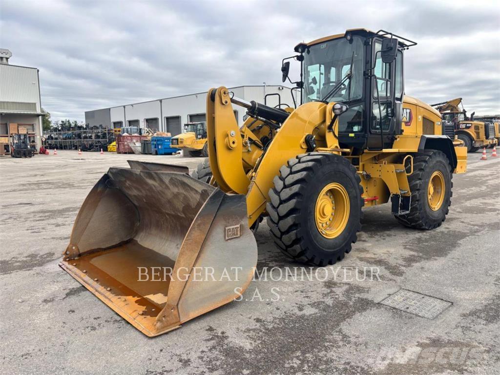 CAT 938M Pale gommate