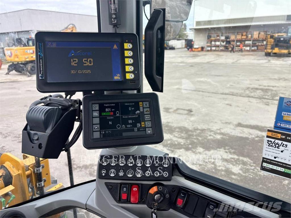 CAT 938M Pale gommate