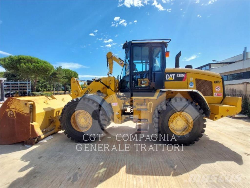 CAT 938M Pale gommate